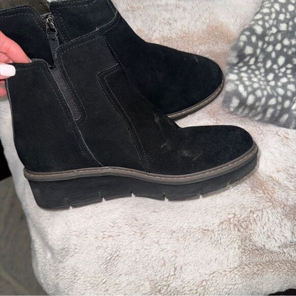 Clark’s black “Airabells” suede platform side zip booties - Picture 7 of 12